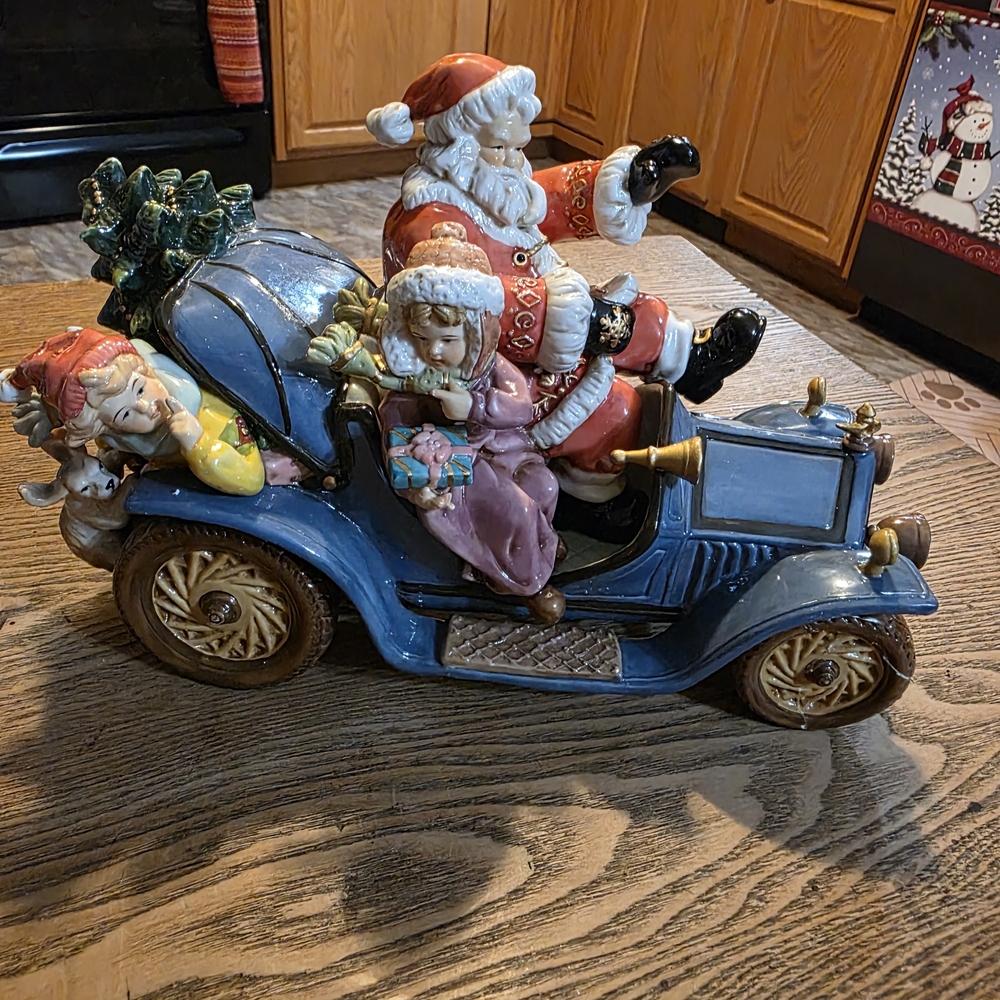 Granduer Noel Festive Santa and Friends Holiday Car Decor. Excellent Condition